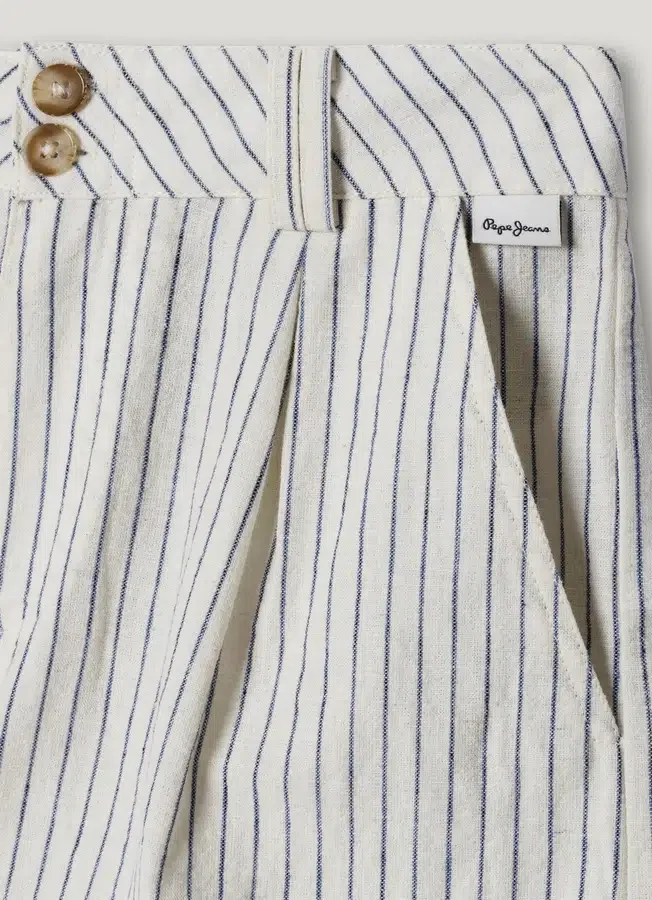 Ausgestellte gestreifte Shorts Ausgestellte gestreifte Shorts