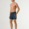 Badehose mit aufgedrucktem Logo