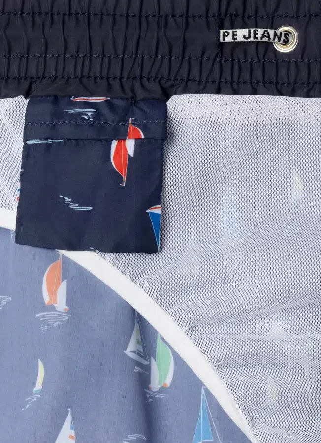 Badeshorts mit Segelbooten Badeshorts mit Segelbooten