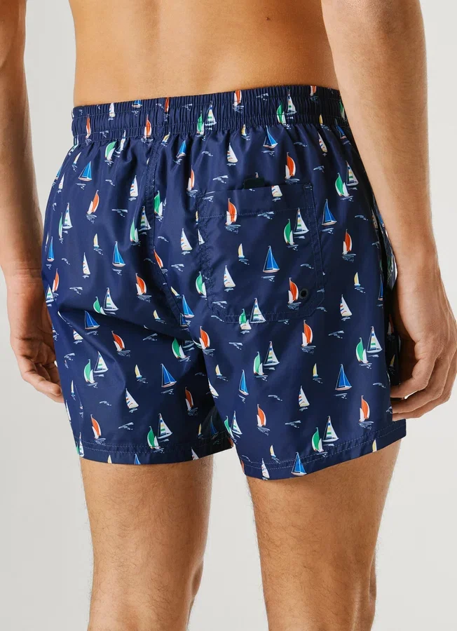 Badeshorts mit Segelbooten Badeshorts mit Segelbooten