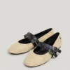 Ballerinas mit doppeltem Riemen