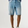 Bermudashorts aus Denim mit Tapered-Passform Bermudashorts aus Denim mit Tapered-Passform