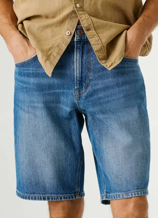Bermudashorts aus Denim mit Tapered-Passform Bermudashorts aus Denim mit Tapered-Passform
