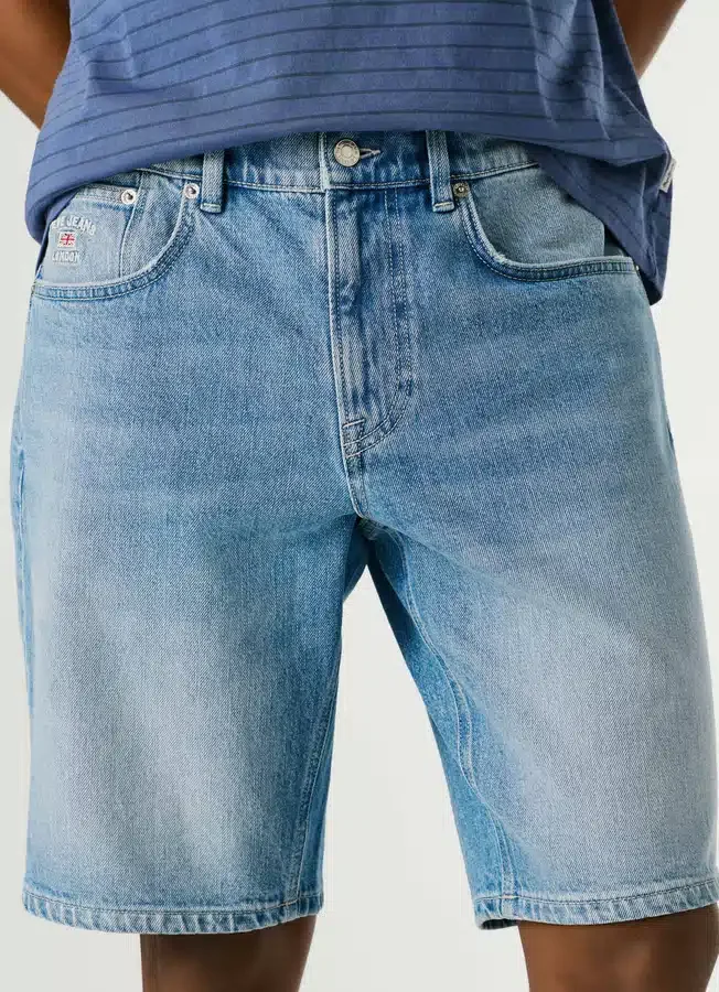 Bermudashorts aus Denim mit Tapered-Passform Bermudashorts aus Denim mit Tapered-Passform