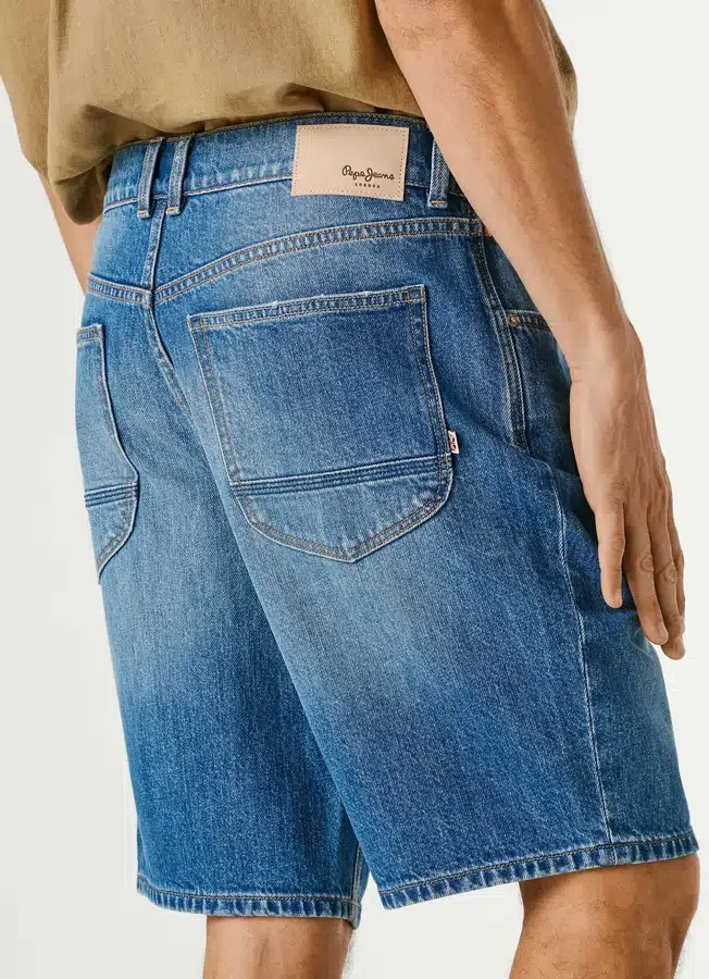Bermudashorts aus Denim mit Tapered-Passform Bermudashorts aus Denim mit Tapered-Passform