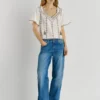 Bestickte Bluse mit V-Ausschnitt Bestickte Bluse mit V-Ausschnitt