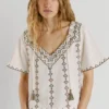 Bestickte Bluse mit V-Ausschnitt Bestickte Bluse mit V-Ausschnitt