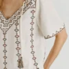 Bestickte Bluse mit V-Ausschnitt Bestickte Bluse mit V-Ausschnitt
