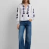 Bluse mit Blumenstickerei Bluse mit Blumenstickerei