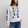 Bluse mit Blumenstickerei Bluse mit Blumenstickerei