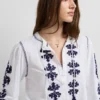 Bluse mit Blumenstickerei Bluse mit Blumenstickerei