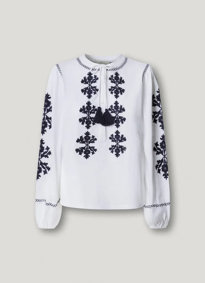 Bluse mit Blumenstickerei Bluse mit Blumenstickerei