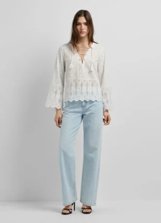 Bluse mit durchbrochenen Details