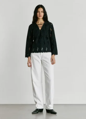 Bluse mit durchbrochenen Details