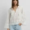 Bluse mit durchbrochenen Details