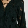Bluse mit durchbrochenen Details