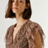 Bluse mit V-Ausschnitt und Rüschen Bluse mit V-Ausschnitt und Rüschen