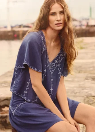 Bluse mit V-Ausschnitt und Stickdetails