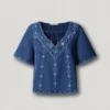 Bluse mit V-Ausschnitt und Stickdetails Bluse mit V-Ausschnitt und Stickdetails