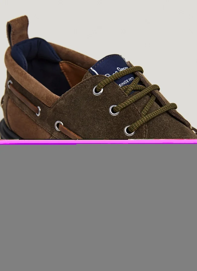 Bootsschuhe aus Wildleder Bootsschuhe aus Wildleder