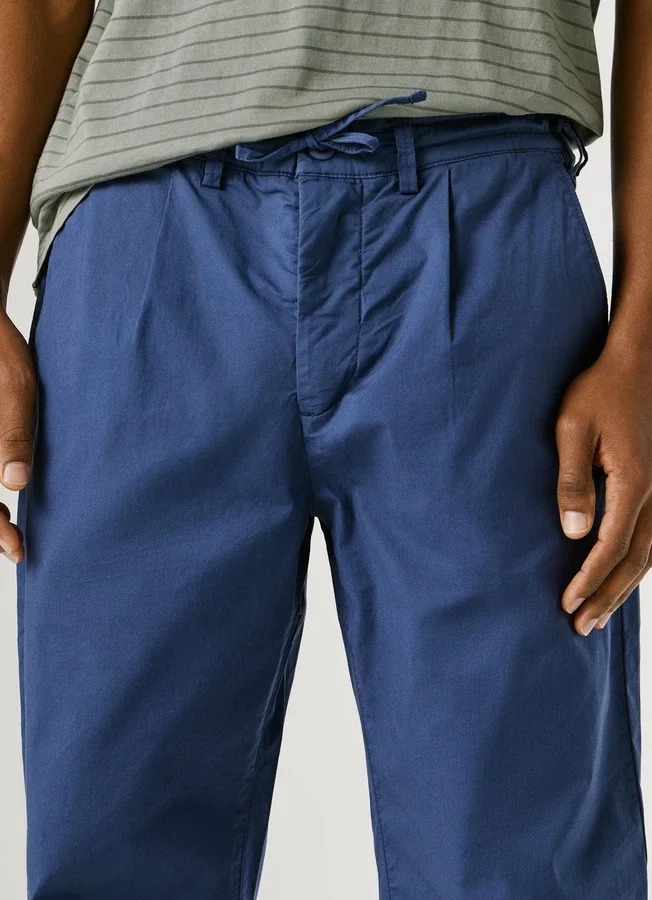Chino aus Popeline in lockerer Passform Chino aus Popeline in lockerer Passform
