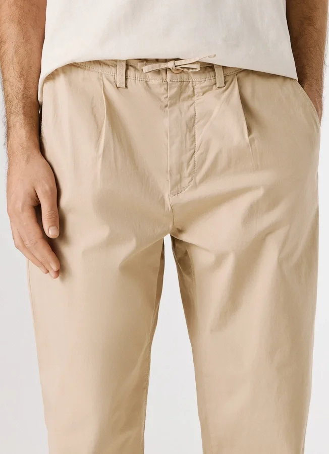 Chino aus Popeline in lockerer Passform Chino aus Popeline in lockerer Passform