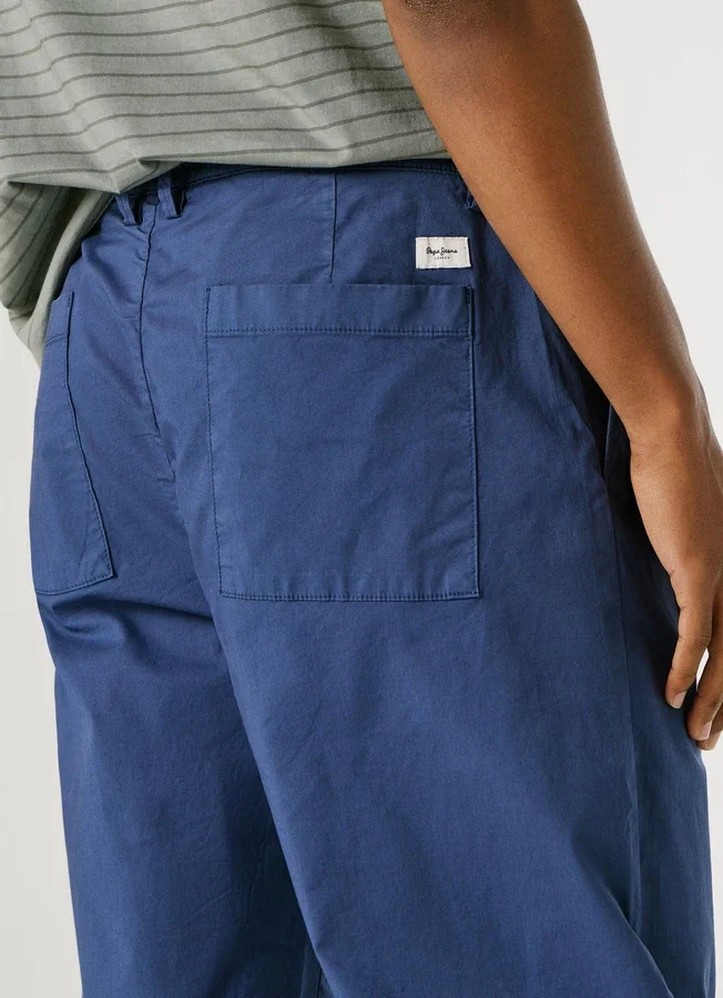 Chino aus Popeline in lockerer Passform Chino aus Popeline in lockerer Passform