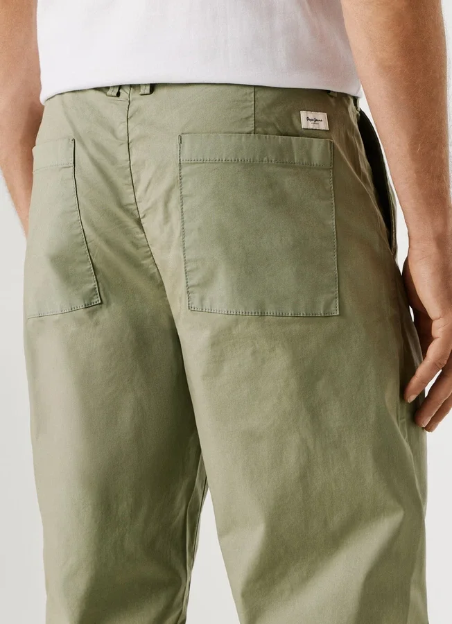 Chino aus Popeline in lockerer Passform Chino aus Popeline in lockerer Passform