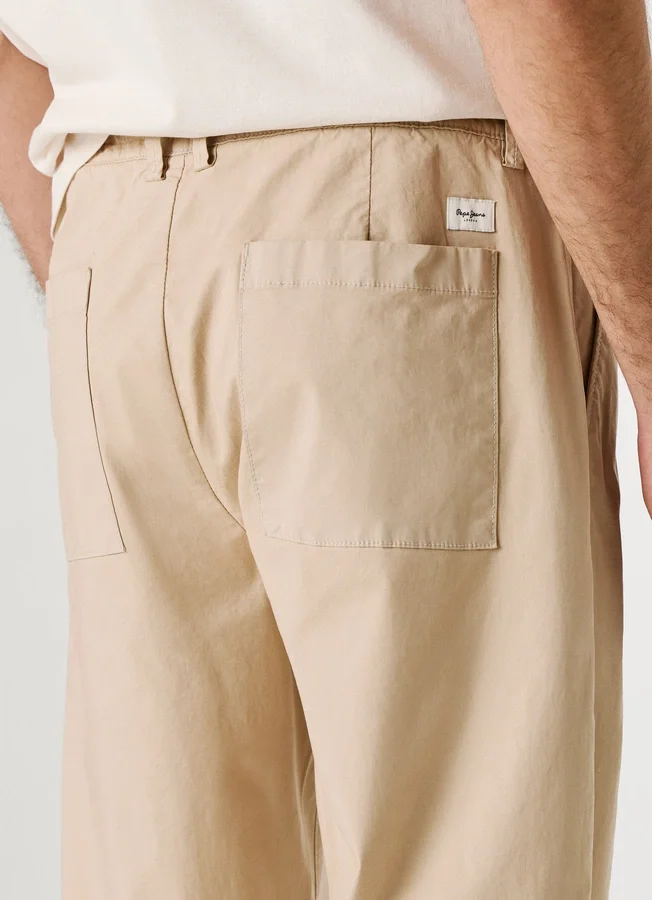 Chino aus Popeline in lockerer Passform Chino aus Popeline in lockerer Passform