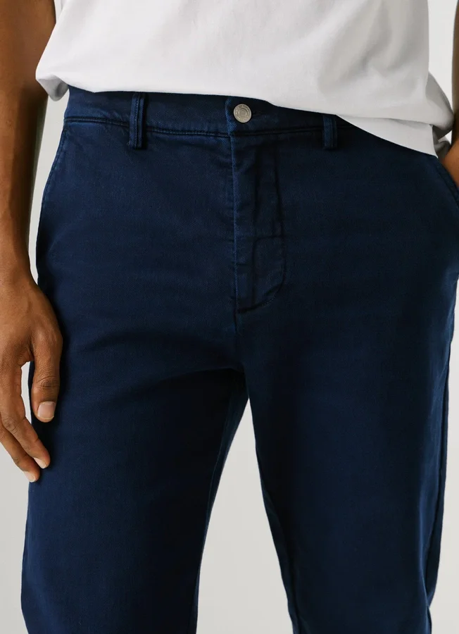 Chino-Hose mit konischer Passform Chino-Hose mit konischer Passform