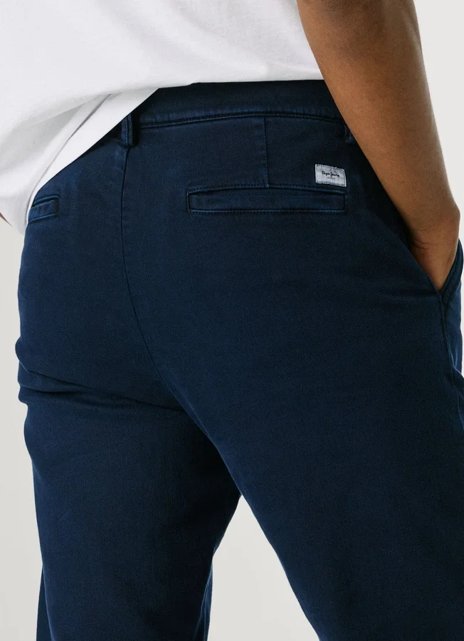 Chino-Hose mit konischer Passform Chino-Hose mit konischer Passform