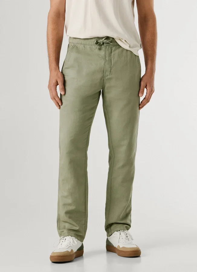 Chino-Hose mit verstellbarem Kordelzug Chino-Hose mit verstellbarem Kordelzug
