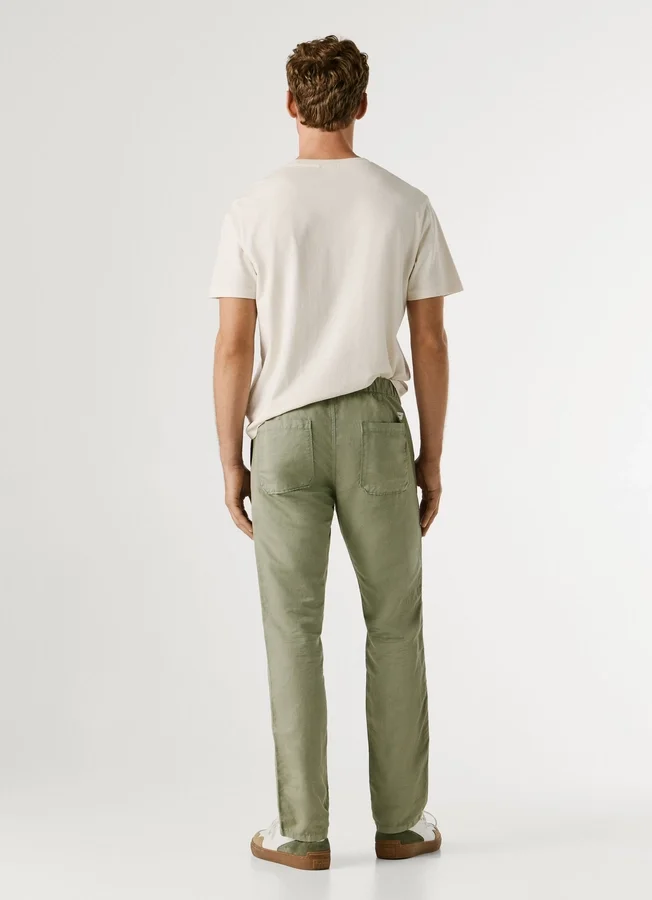 Chino-Hose mit verstellbarem Kordelzug Chino-Hose mit verstellbarem Kordelzug