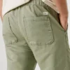 Chino-Hose mit verstellbarem Kordelzug Chino-Hose mit verstellbarem Kordelzug
