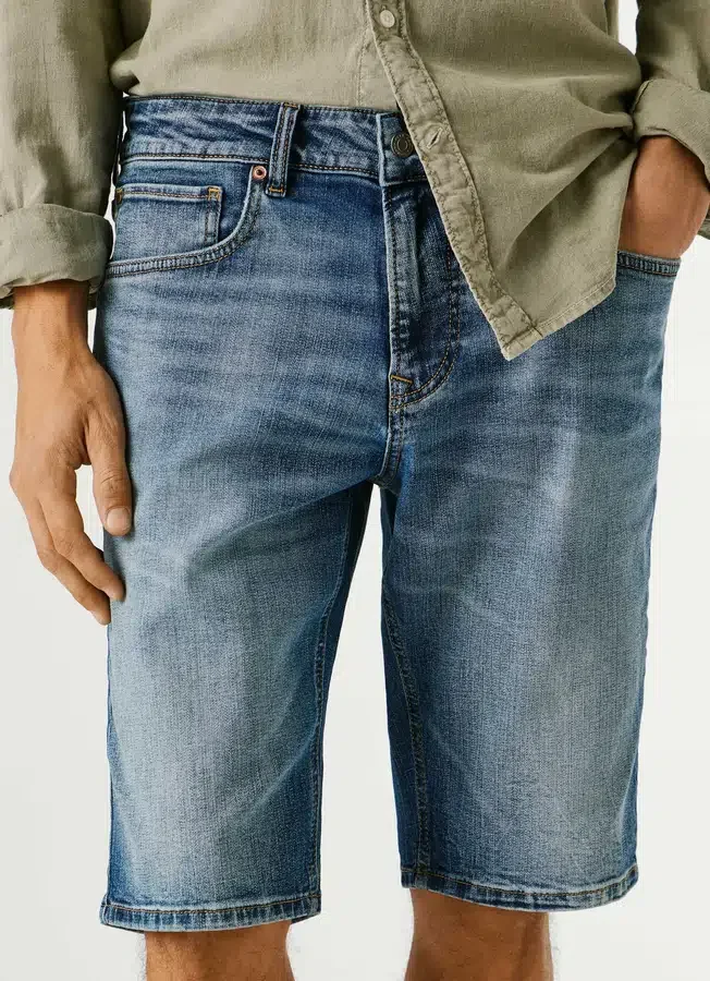 Denim-Shorts in gerader Passform Denim-Shorts in gerader Passform