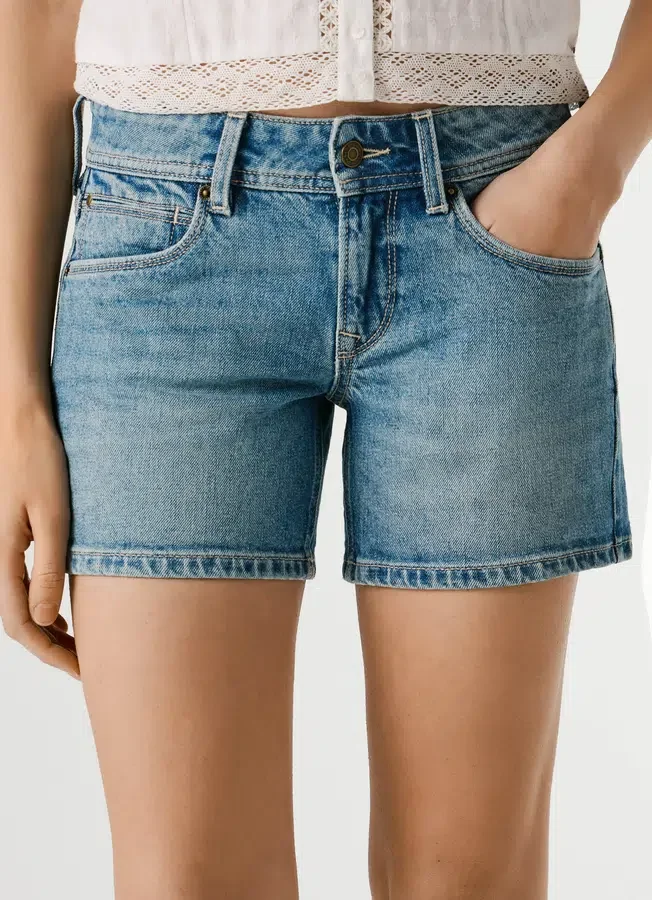 Denim-Shorts in Regular Fit Denim-Shorts in Regular Fit