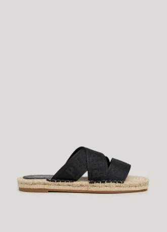 Flache Sandalen mit gekreuzten Riemen
