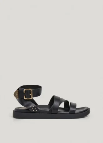 Flache Sandalen mit gekreuzten Riemen