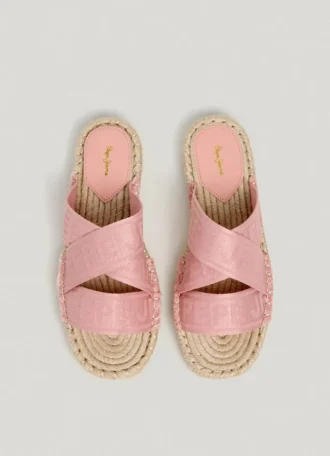 Flache Sandalen mit gekreuzten Riemen