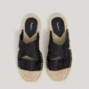 Flache Sandalen mit gekreuzten Riemen