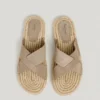Flache Sandalen mit gekreuzten Riemen