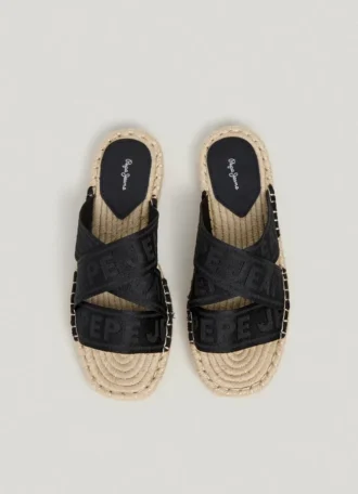 Flache Sandalen mit gekreuzten Riemen