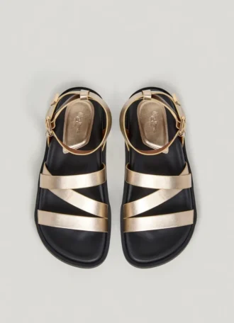 Flache Sandalen mit gekreuzten Riemen