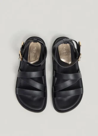Flache Sandalen mit gekreuzten Riemen