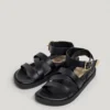 Flache Sandalen mit gekreuzten Riemen