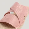 Flache Sandalen mit gekreuzten Riemen