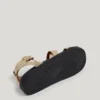 Flache Sandalen mit gekreuzten Riemen