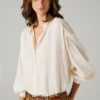 Fließende Bluse mit Stehkragen Fließende Bluse mit Stehkragen