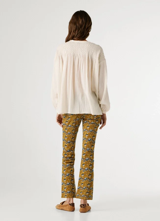 Fließende Bluse mit Stehkragen Fließende Bluse mit Stehkragen