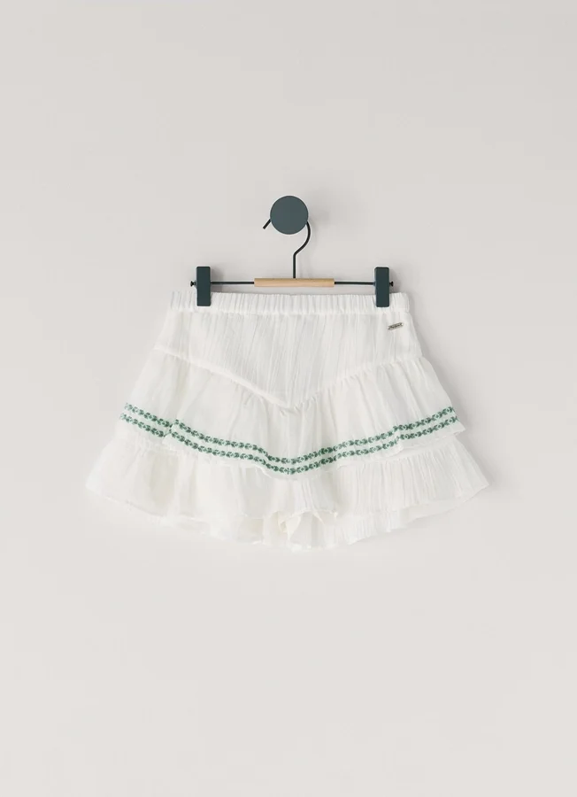 Fließende Shorts mit Stickdetails Fließende Shorts mit Stickdetails